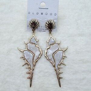 🚨3 for $15🚨 Redwood - Gold Tone and White Shell Earrings